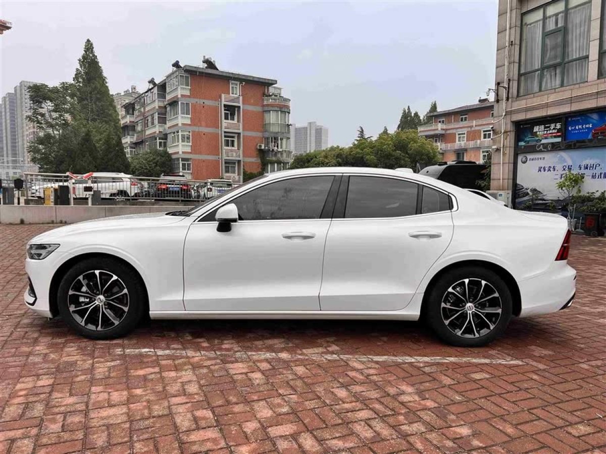 沃爾沃 S60L  2022款 B4 智逸豪華版圖片