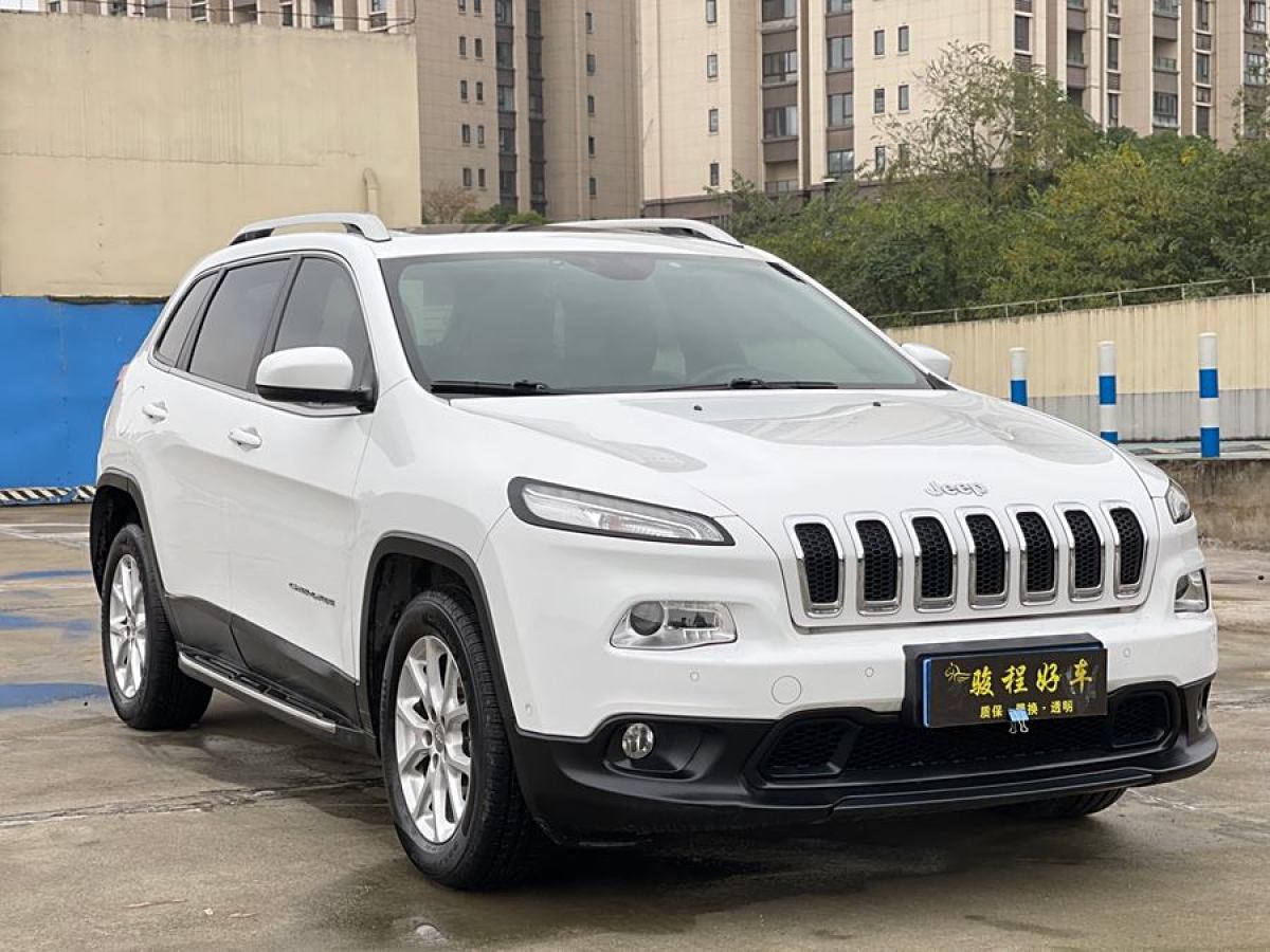 Jeep 自由光  2016款 2.0L 優(yōu)越版圖片