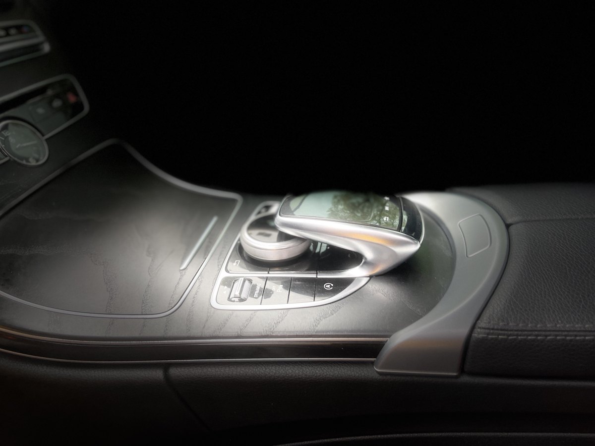 奔驰 奔驰C级  2018款 C 180 L 时尚型运动版图片