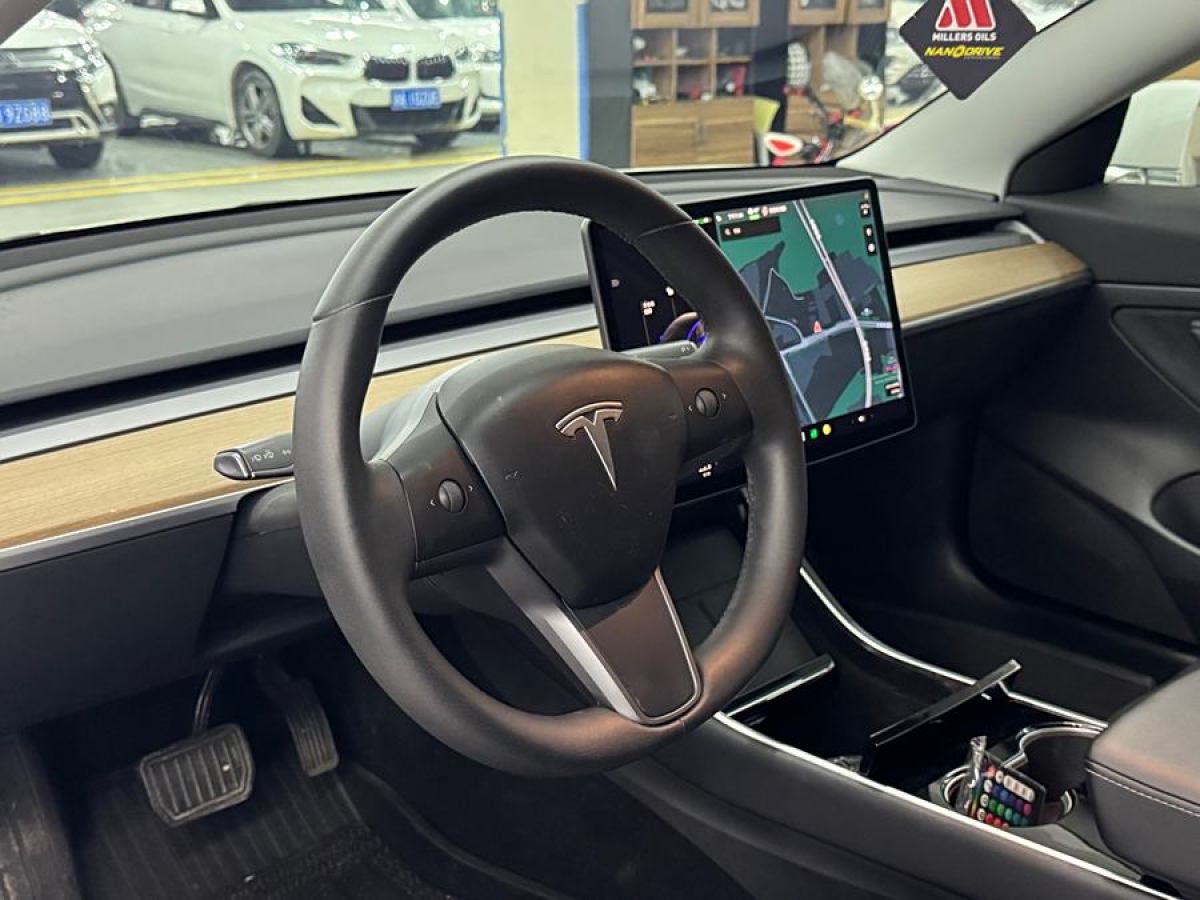 特斯拉 Model 3  2019款 標(biāo)準(zhǔn)續(xù)航后驅(qū)升級(jí)版圖片