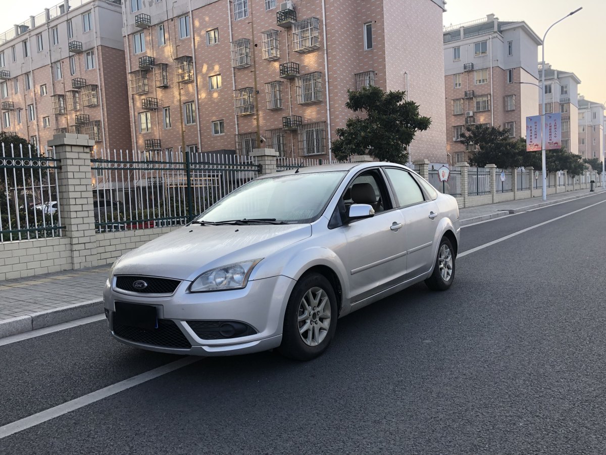 福特 ?？怂? 2007款 三廂 1.8L 手動舒適型圖片