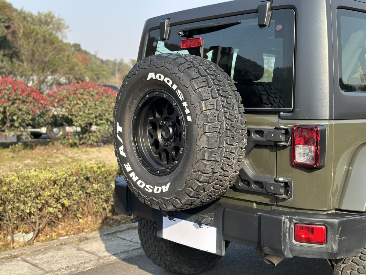 Jeep 牧馬人  2015款 3.0L Sahara 四門(mén)舒享版圖片