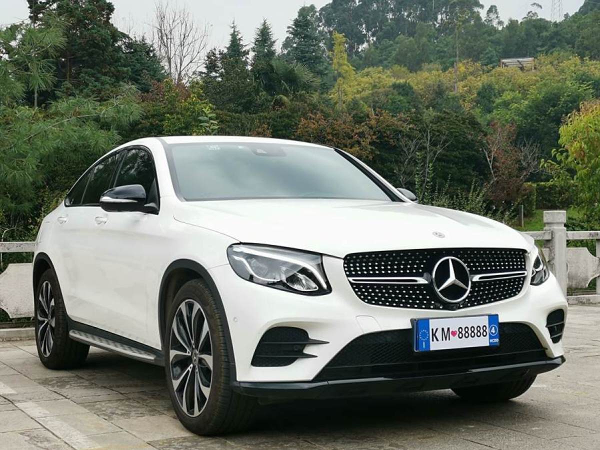 奔馳 奔馳GLC  2023款 改款 GLC 260 4MATIC 轎跑SUV圖片