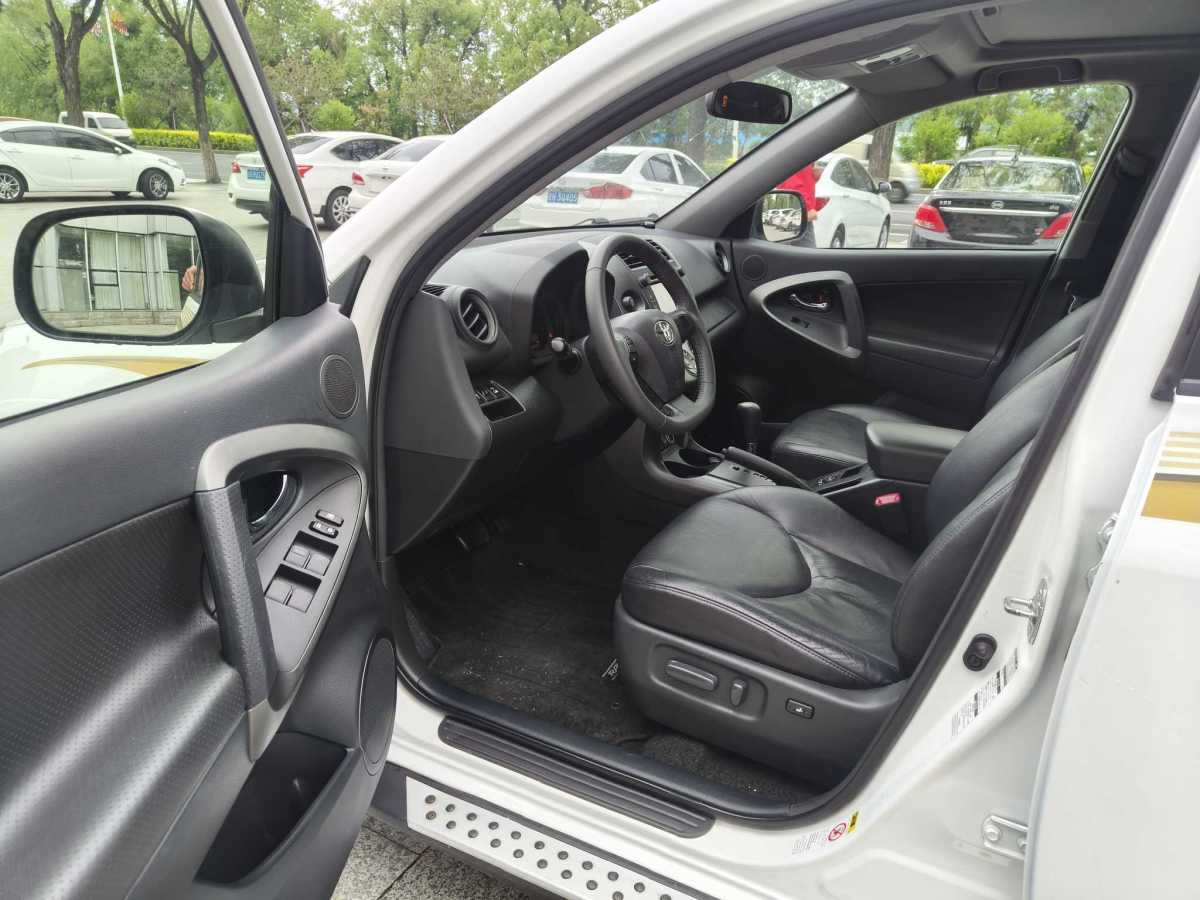 丰田 RAV4荣放  2011款 2.4L 自动四驱至臻导航版图片