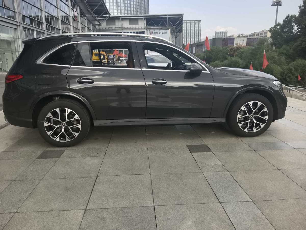 2023年4月奔馳 奔馳GLC  2023款 改款 GLC 260 L 4MATIC 豪華型 5座