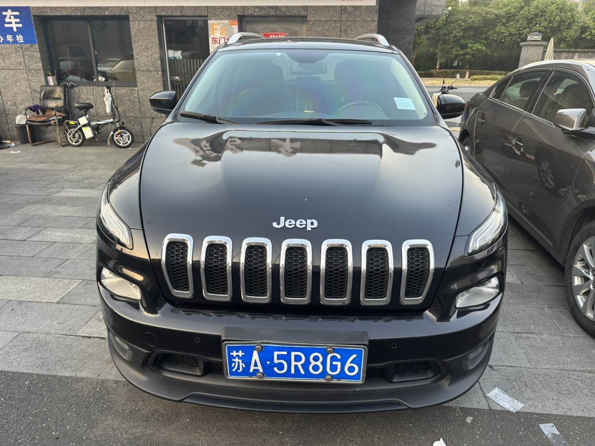 Jeep 自由光  2017款 2.0L 優(yōu)越版圖片