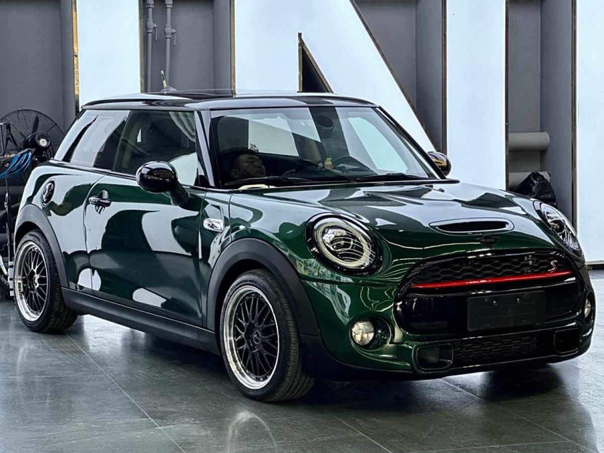 MINI MINI  2019款 2.0T COOPER S 經(jīng)典派圖片