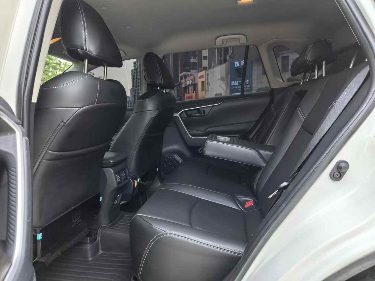 豐田 RAV4榮放  2020款 2.0L CVT四驅(qū)風(fēng)尚版圖片