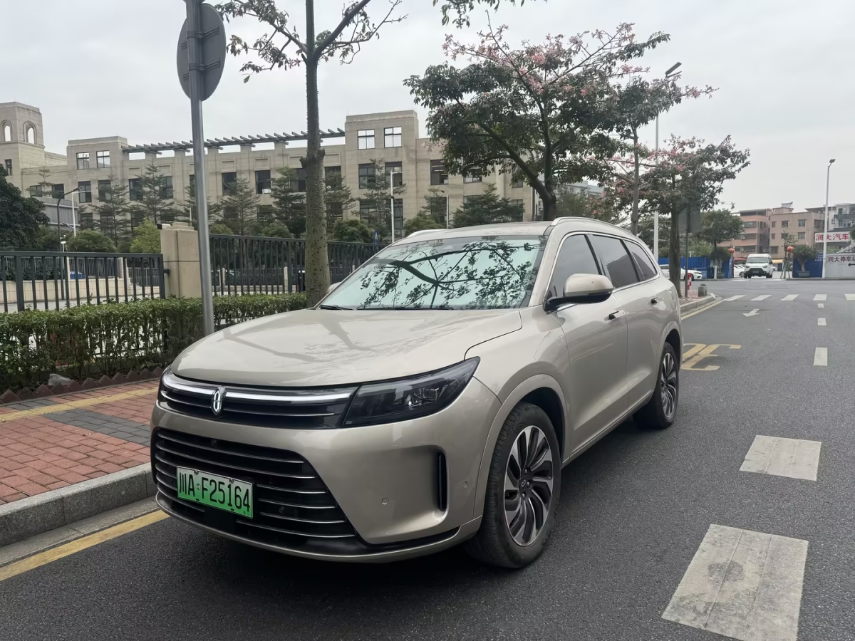 智界汽車 智界S7  2024款 Max 后驅(qū)長(zhǎng)航智駕版圖片