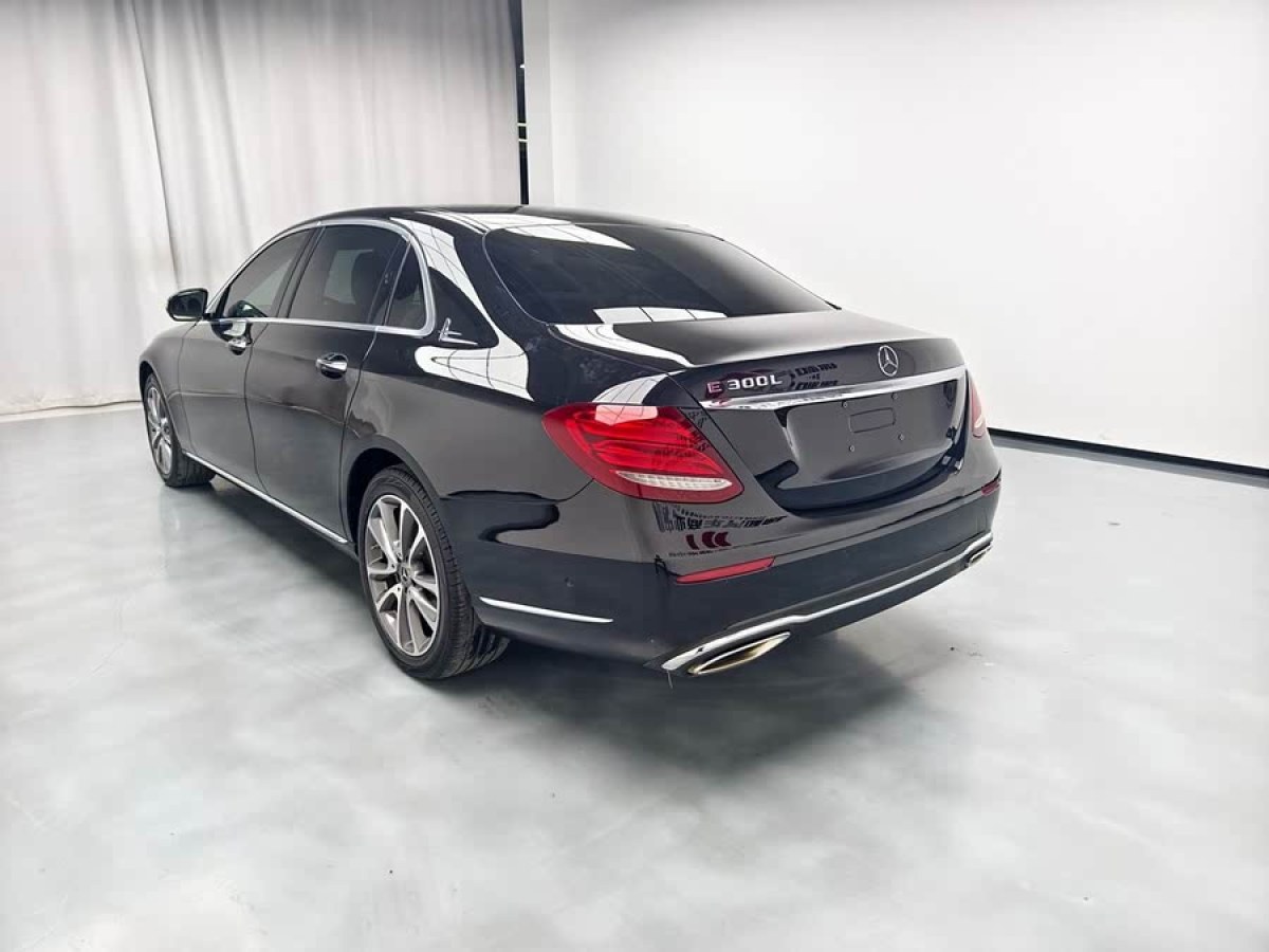 奔馳 奔馳E級  2020款 改款 E 300 L 時(shí)尚型圖片