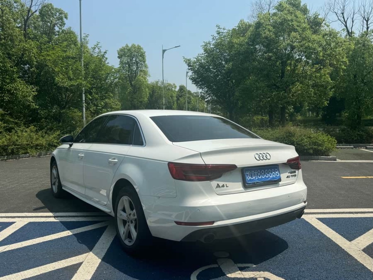 奧迪 奧迪A4L  2017款 40 TFSI 進(jìn)取型圖片