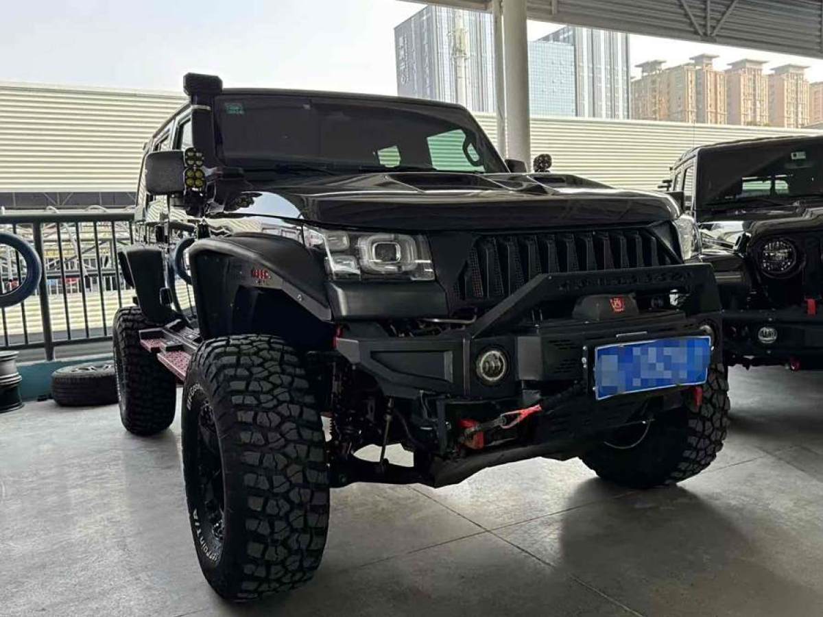 北京 BJ40  2020款 2.0T 自動四驅(qū)城市獵人版?zhèn)b客型圖片