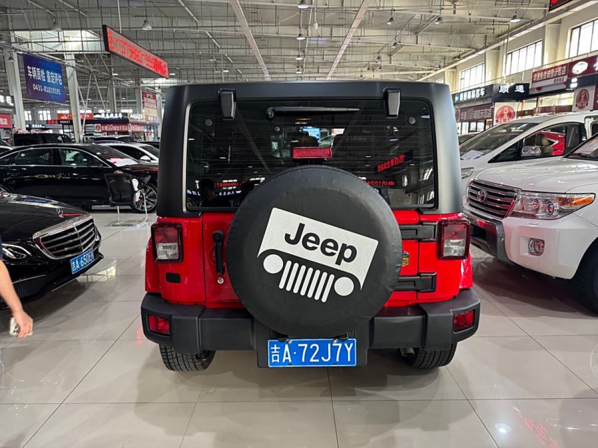 Jeep 牧馬人  2015款 3.0L Sahara 四門舒享版圖片