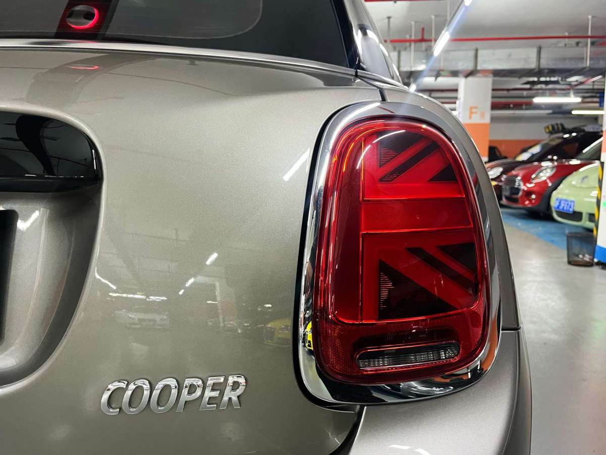 MINI MINI  2020款 1.5T COOPER 經(jīng)典派 五門絕色版圖片