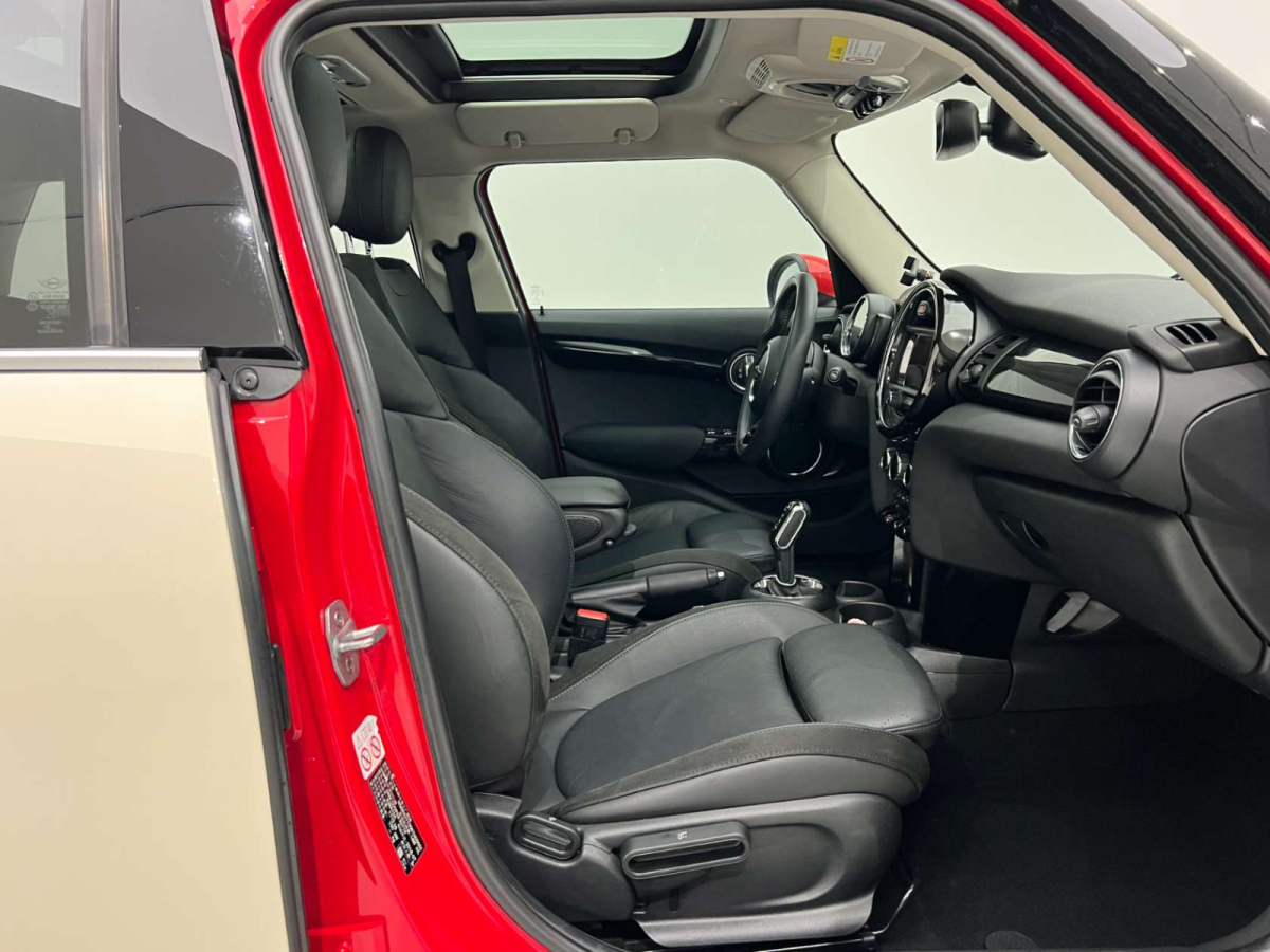 MINI MINI  2018款 1.5T COOPER 藝術(shù)家 五門版圖片