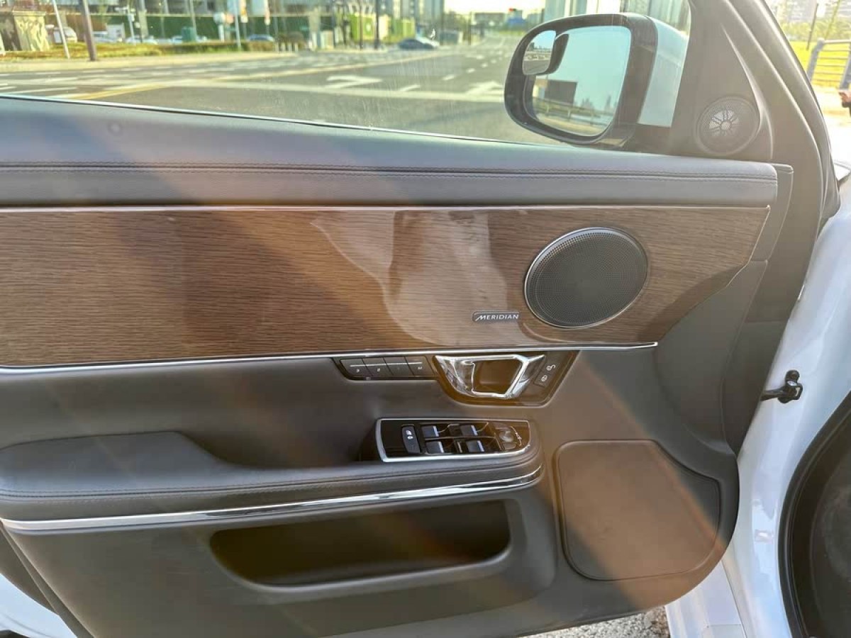 捷豹 XJ  2016款 XJL 3.0 SC 四驅(qū)全景商務版圖片