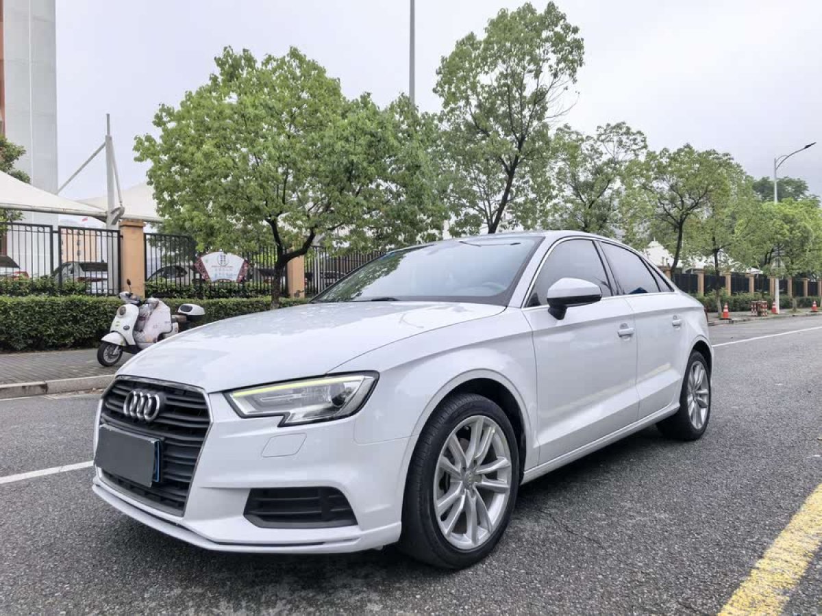 奧迪 奧迪A3  2018款 30周年年型 Limousine 35 TFSI 進(jìn)取型圖片