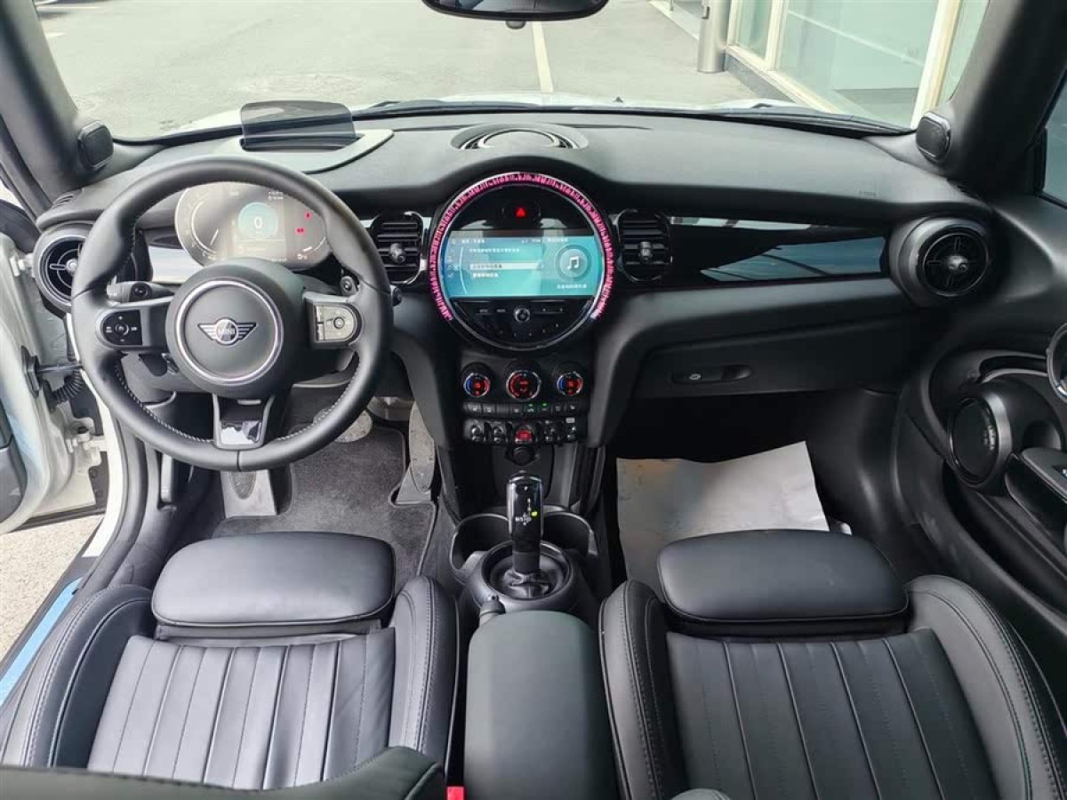 MINI MINI  2023款 改款二 2.0T COOPER S CABRIO 藝術(shù)家圖片