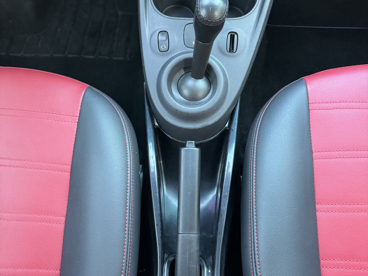 smart fortwo  2015款 1.0L 52千瓦硬顶灵动版图片