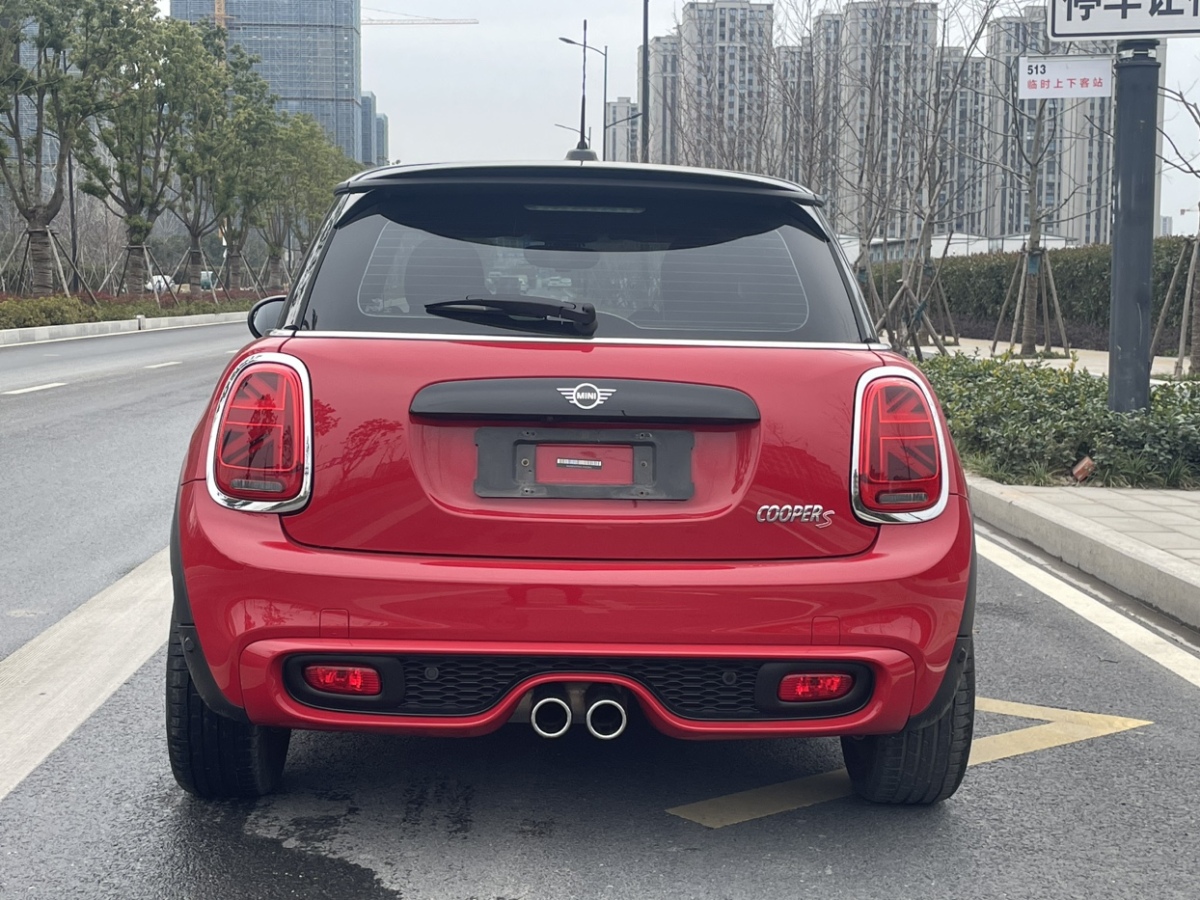 MINI MINI  2020款 2.0T COOPER S 經(jīng)典派 三門絕色版圖片