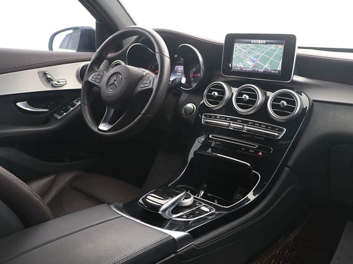 2019年8月奔馳 奔馳GLC  2023款 GLC 300 4MATIC 轎跑SUV