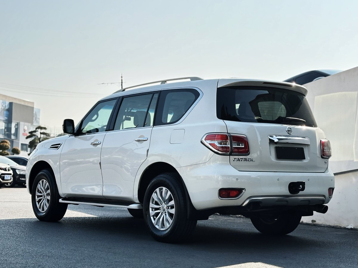 日產(chǎn) 途樂  2018款 4.0L 鉑金型圖片