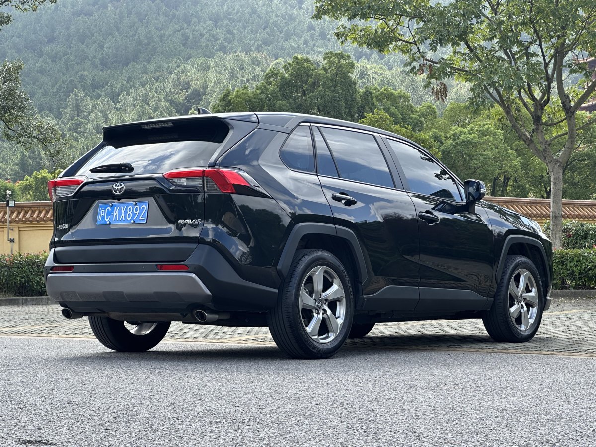 2022年11月豐田 RAV4  2018款 榮放 2.0L CVT兩驅(qū)風(fēng)尚版