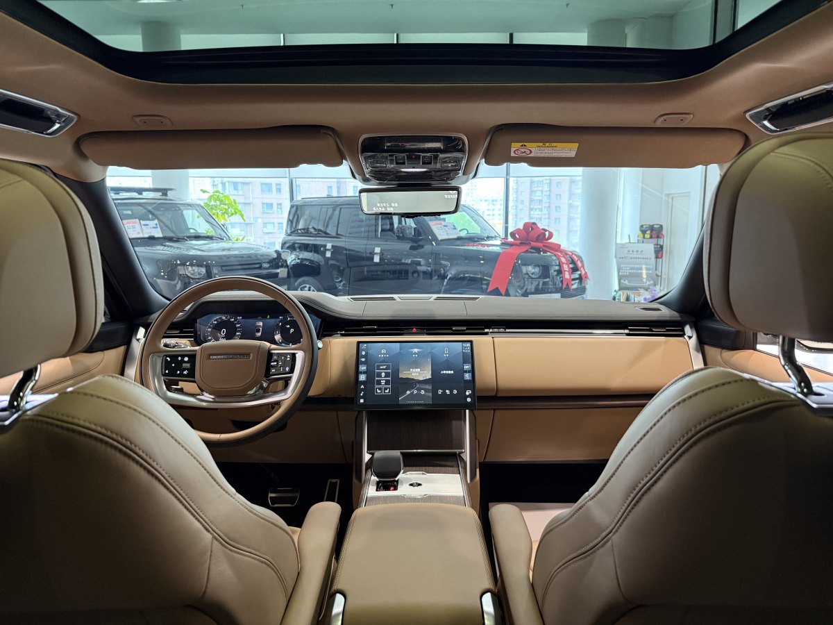 路虎 攬勝  2025款 3.0 L6 400PS 創(chuàng)世加長版圖片