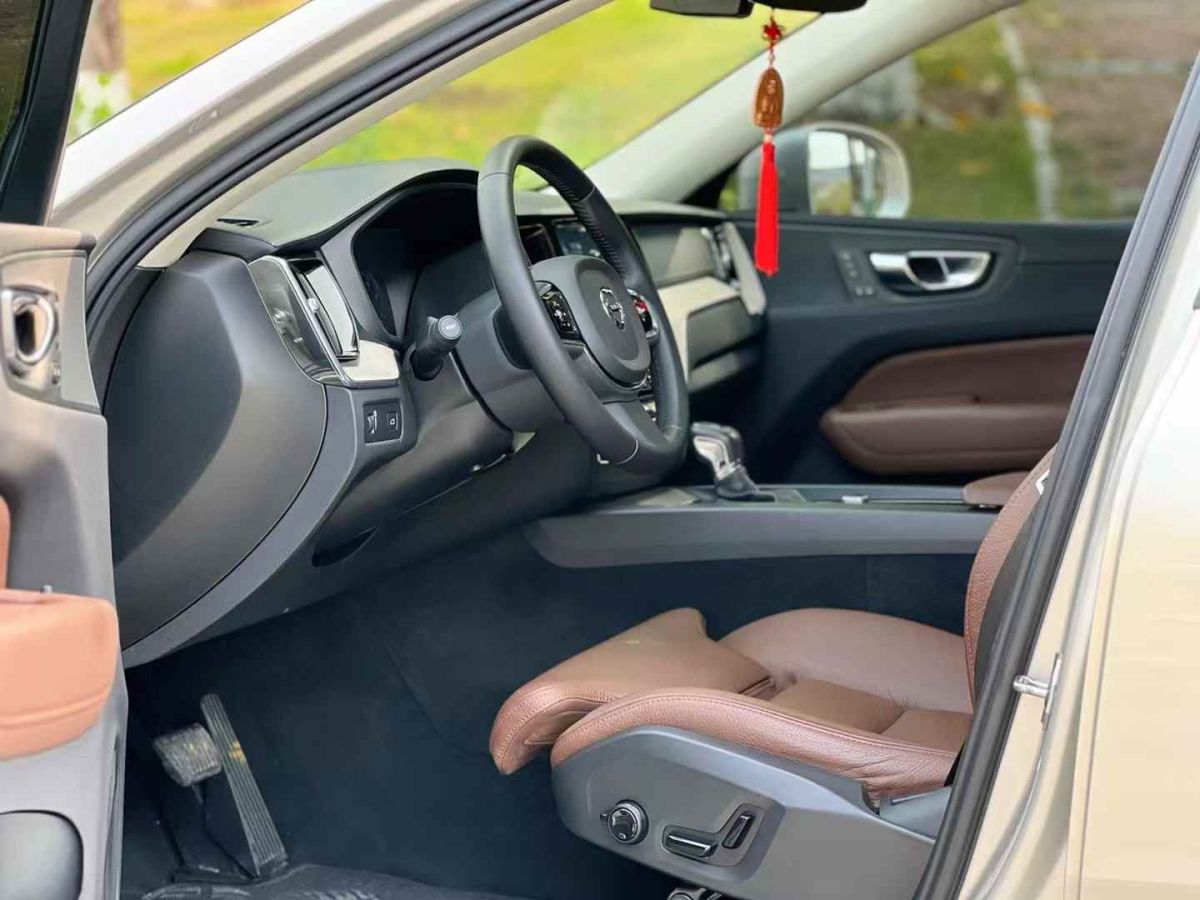 沃爾沃 XC60  2020款 T4 智行豪華版圖片
