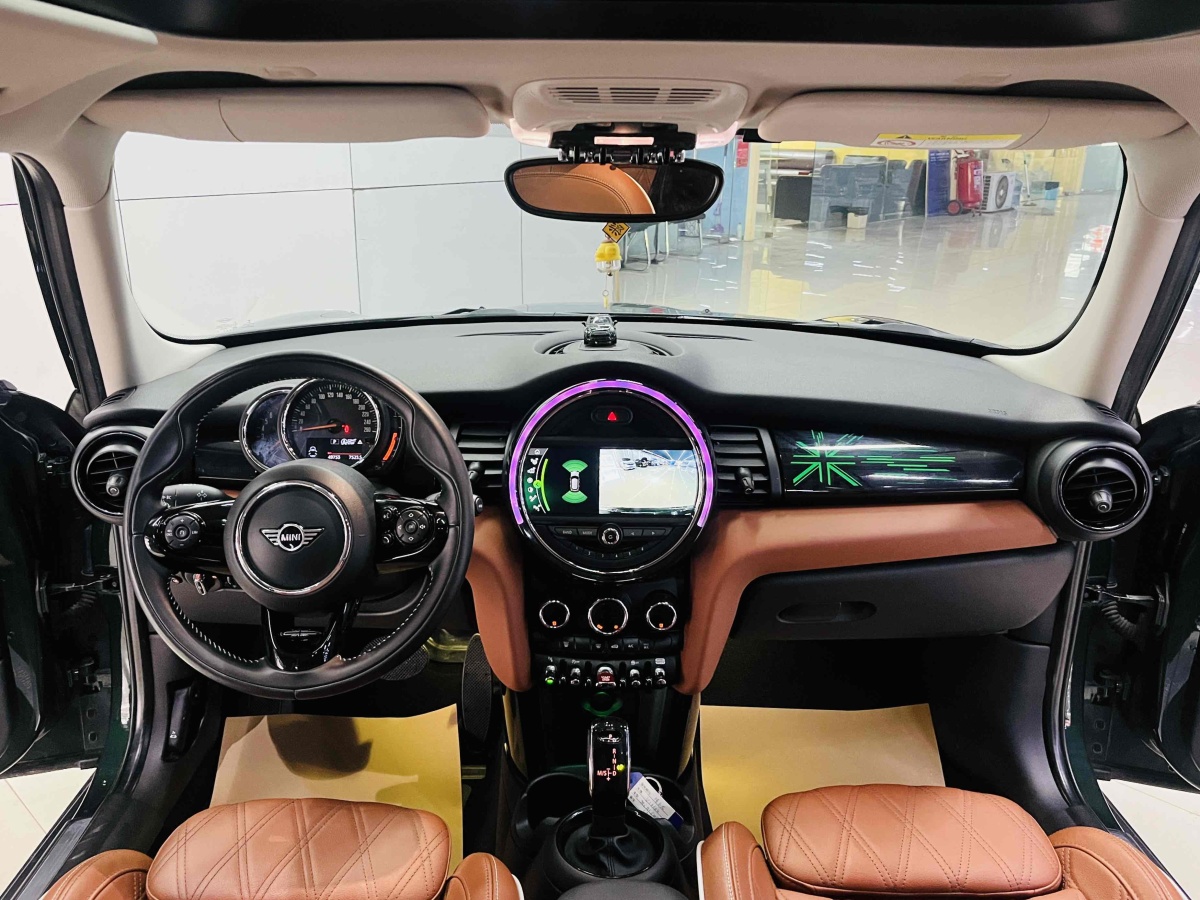 MINI MINI  2018款 1.5T COOPER 藝術(shù)家 五門(mén)版圖片