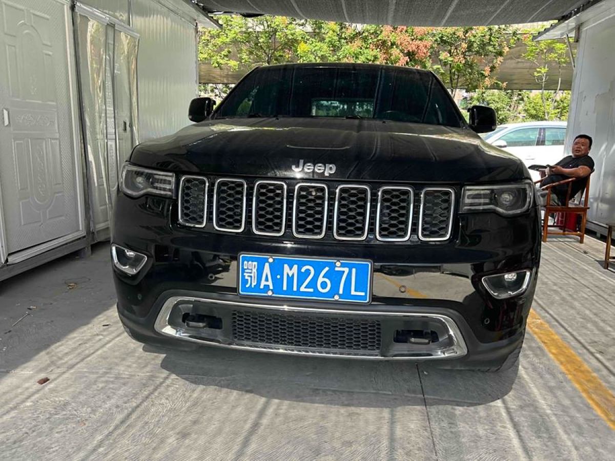 2019年7月Jeep 大切諾基  2017款 3.0L 舒享導(dǎo)航版