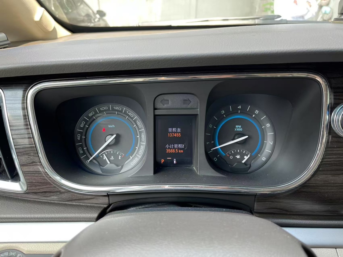 別克 GL8  2013款 3.0L XT豪華商務(wù)旗艦版圖片