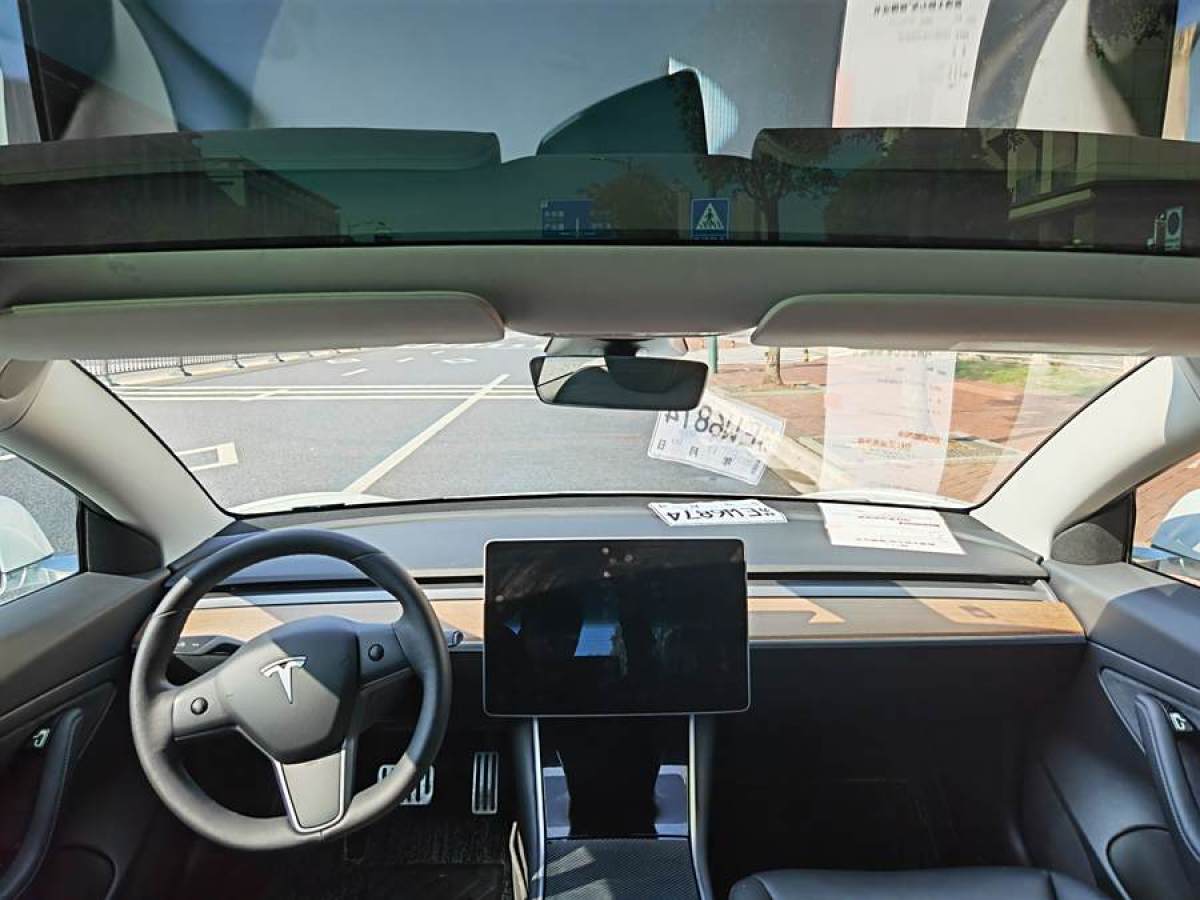 特斯拉 Model 3  2019款 標(biāo)準(zhǔn)續(xù)航后驅(qū)升級(jí)版圖片