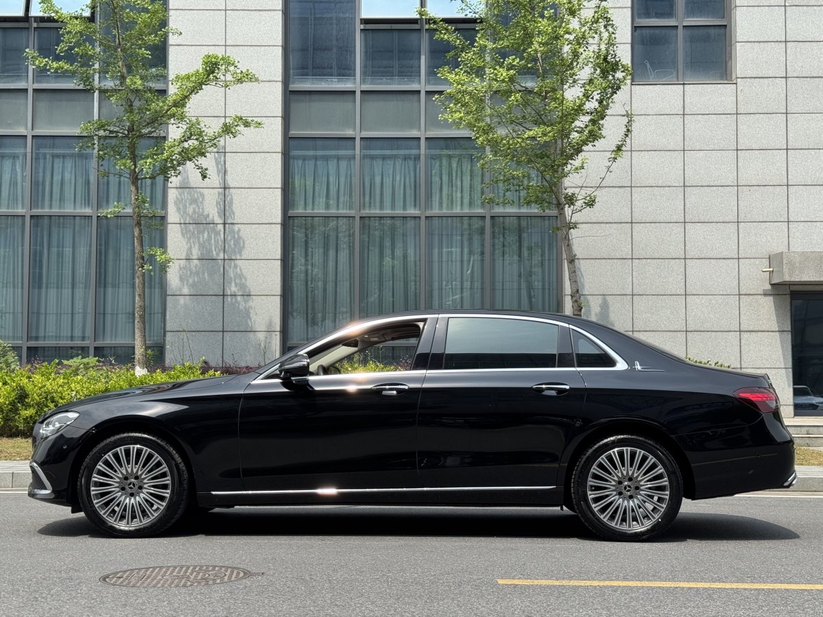 奔馳 奔馳E級  2023款 改款 E 300 L 時尚型圖片