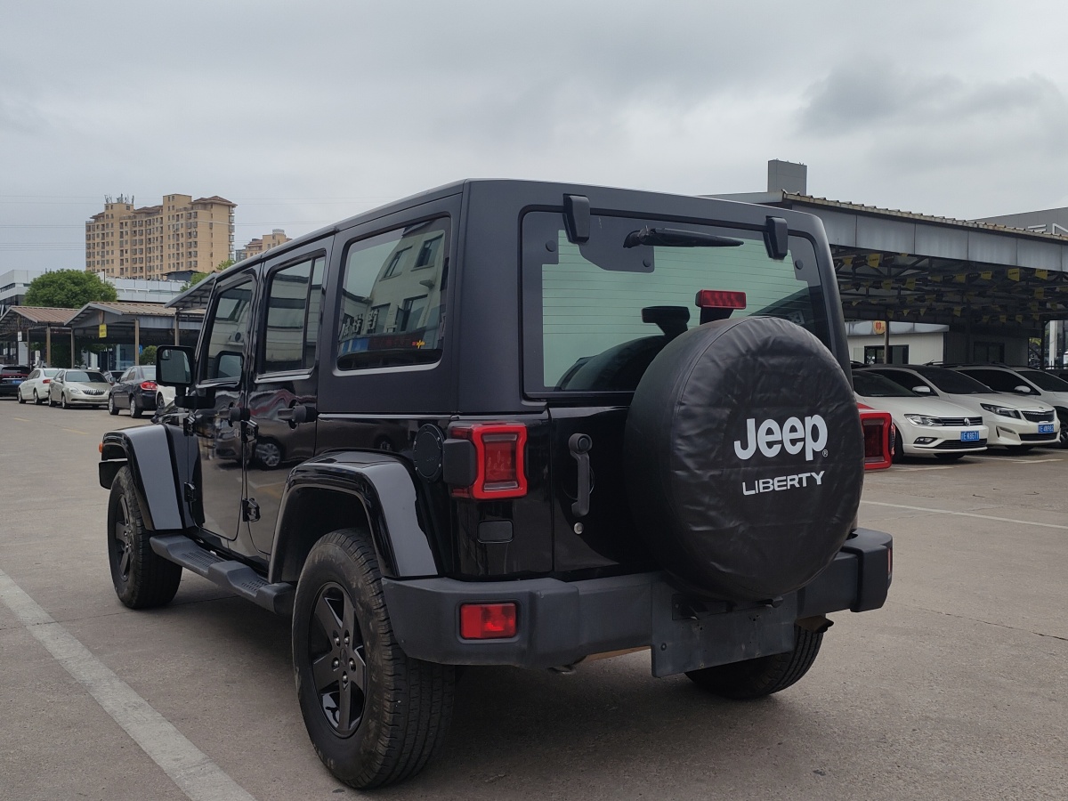 2013年1月Jeep 牧馬人  2013款 3.6L Sahara 四門版