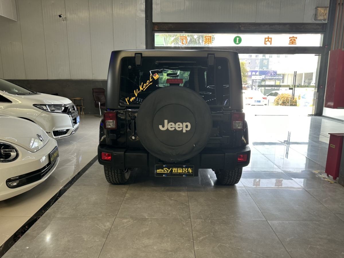 2014年6月Jeep 牧马人  2013款 3.6L Sahara 四门版