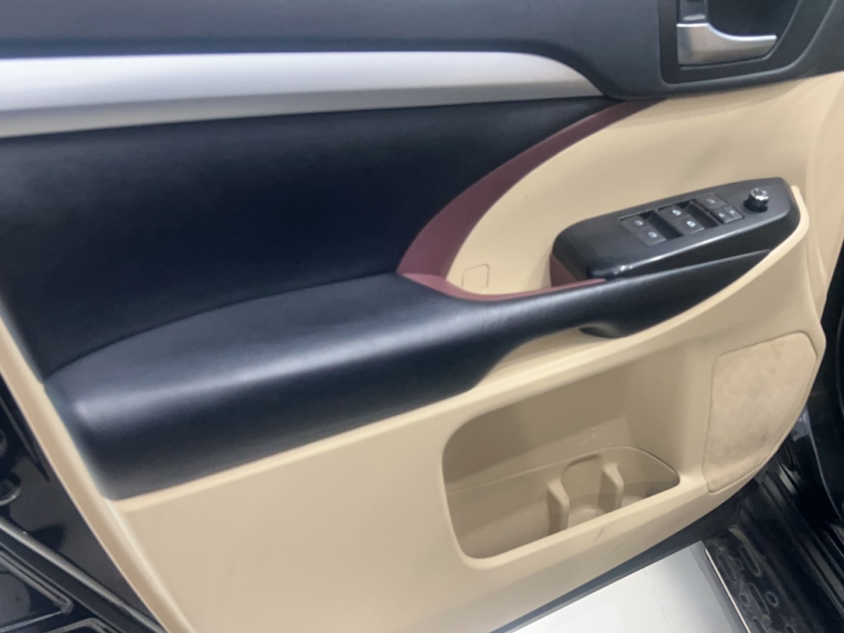 丰田 汉兰达  2017款 2.0T 四驱精英版 7座图片