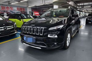自由光 Jeep 2.0L 優(yōu)越版