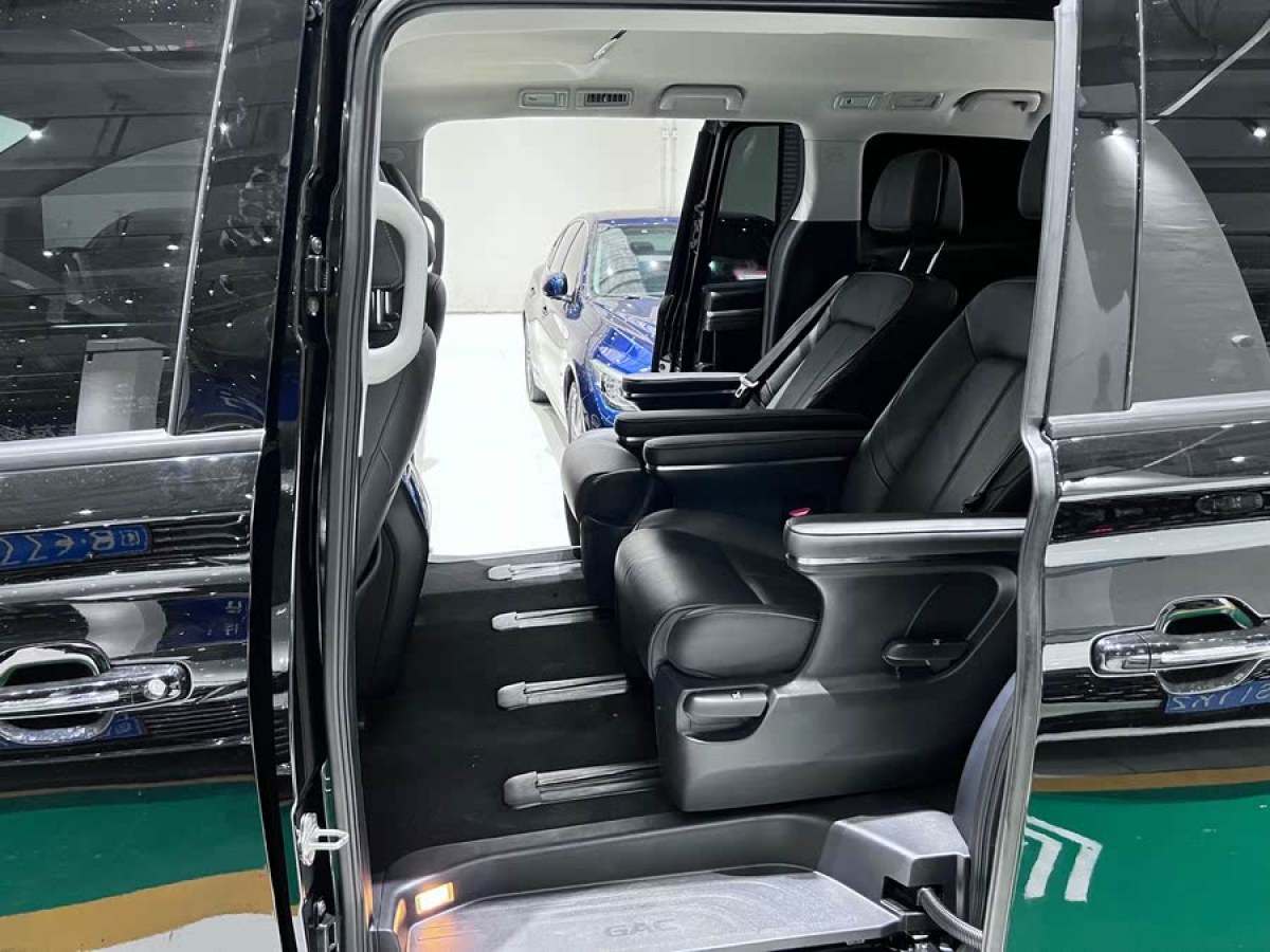 廣汽傳祺 M8  2024款 領(lǐng)秀系列 390T 尊享版圖片