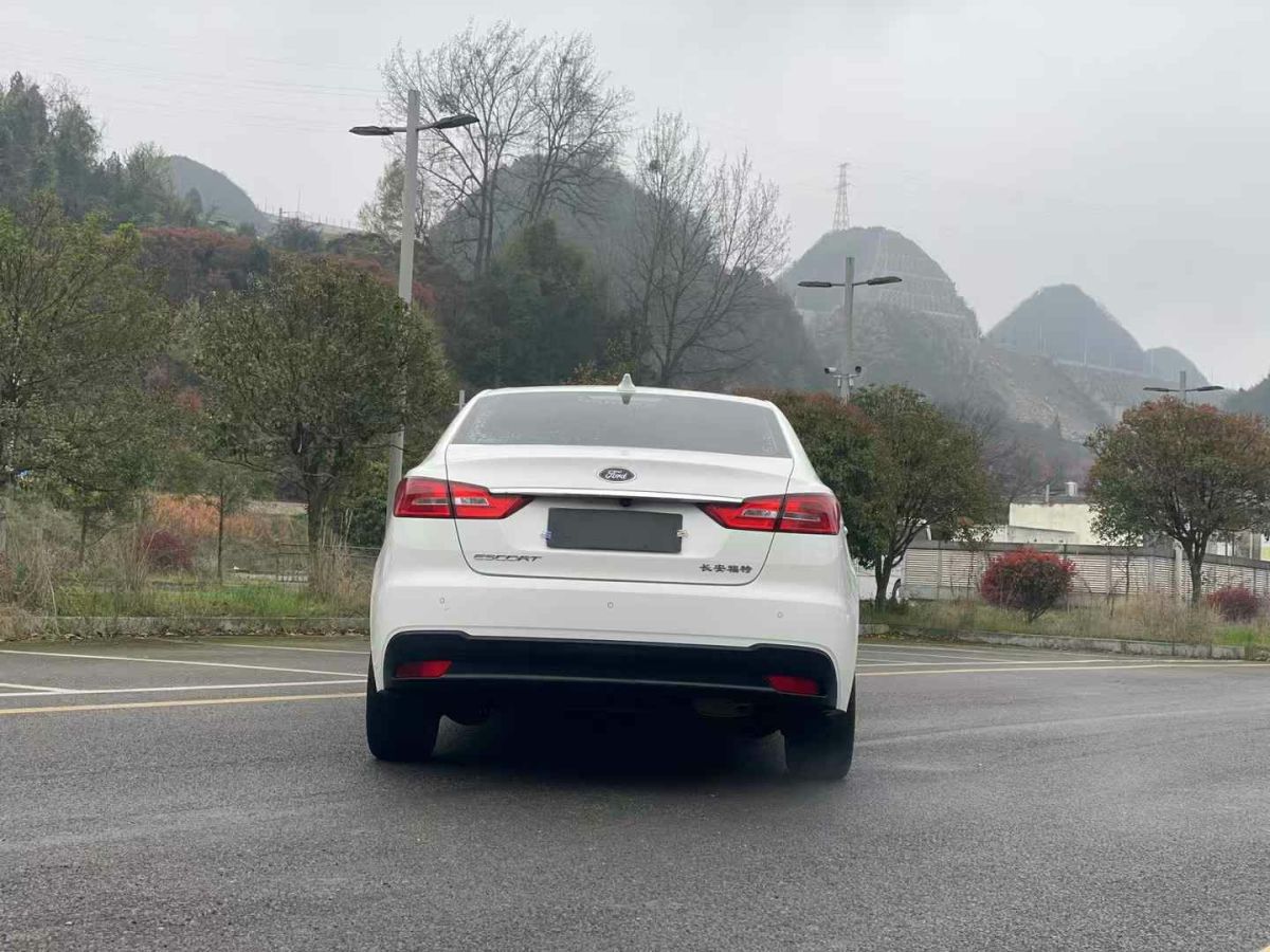 福特 福睿斯  2021款 1.5L 自動榮耀版圖片