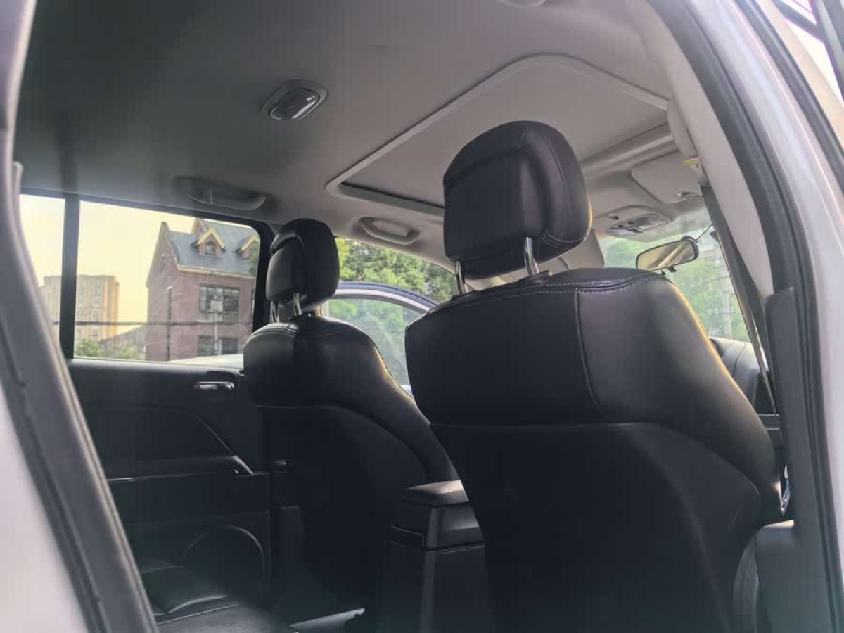 Jeep 指南者  2013款 2.0L 兩驅(qū)豪華版圖片