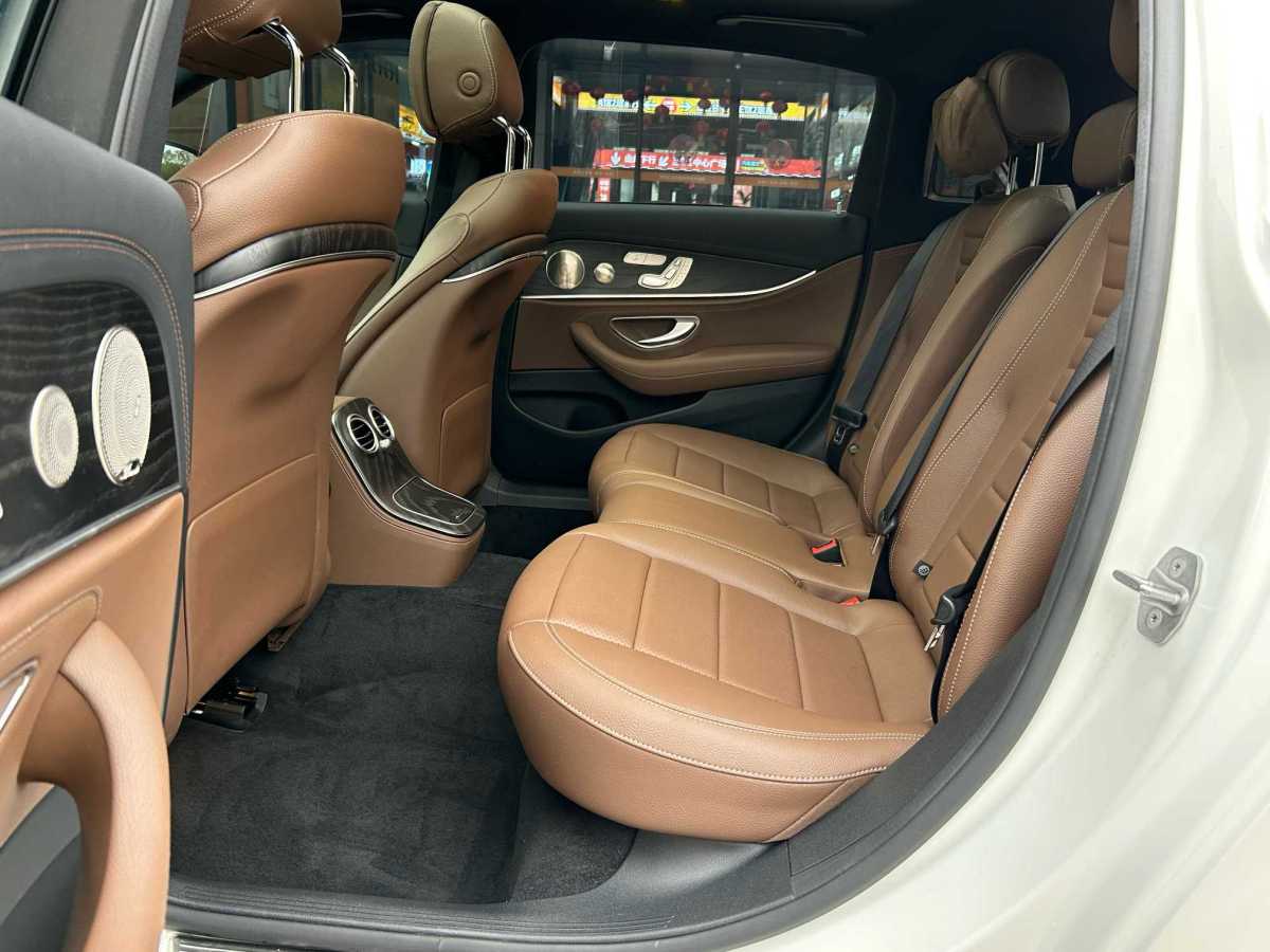 奔驰 奔驰E级  2014款 改款 E 300 L 运动豪华型图片