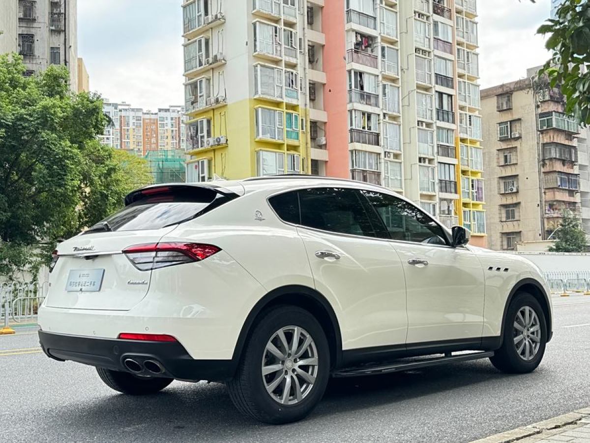 瑪莎拉蒂 Levante  2018款 3.0T 350Hp 標(biāo)準(zhǔn)版圖片