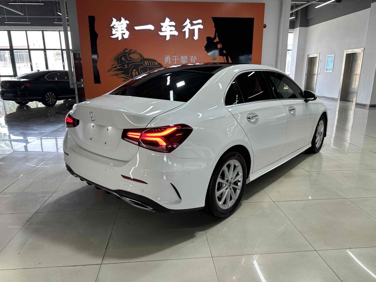 奔馳 奔馳A級  2020款 改款 A 200 L 運動轎車時尚型圖片
