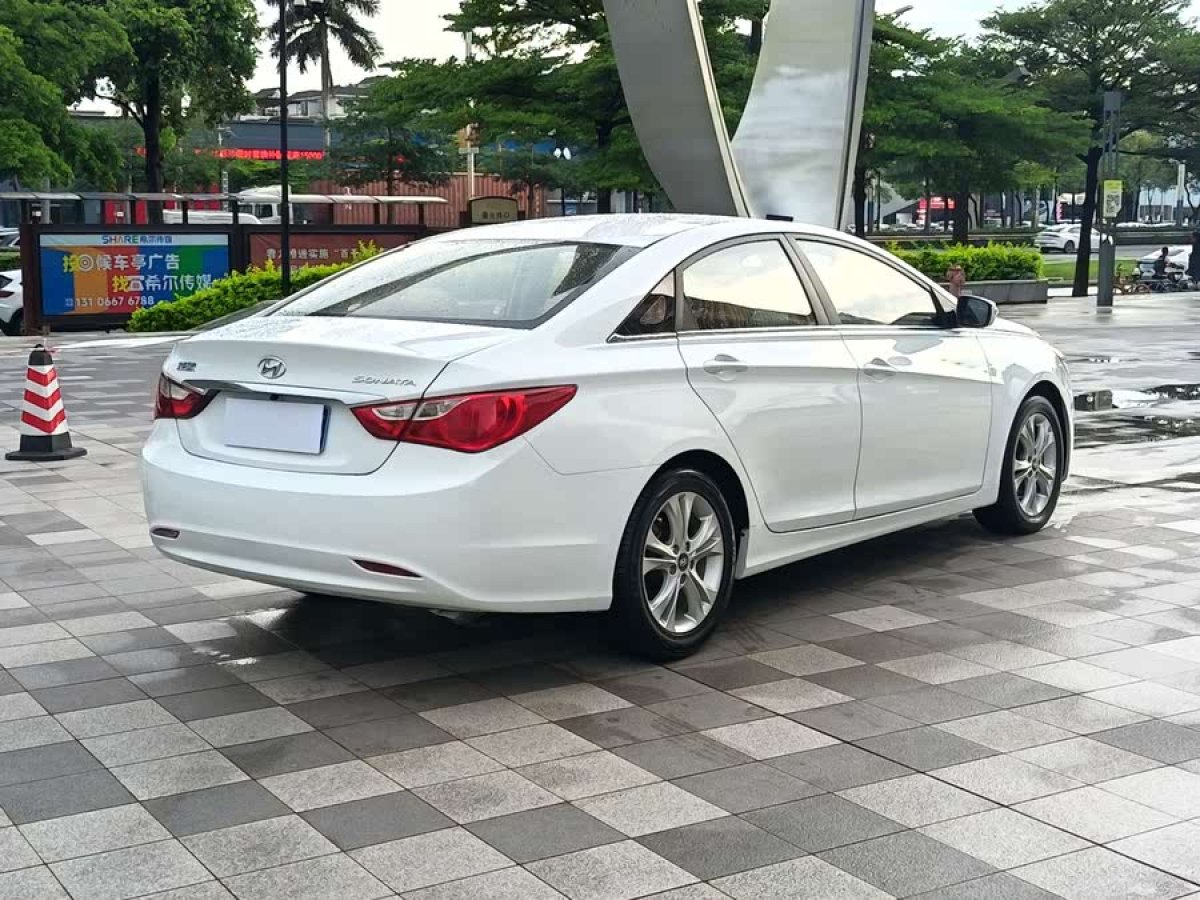 現(xiàn)代 索納塔  2011款 2.0L 自動領(lǐng)先版圖片