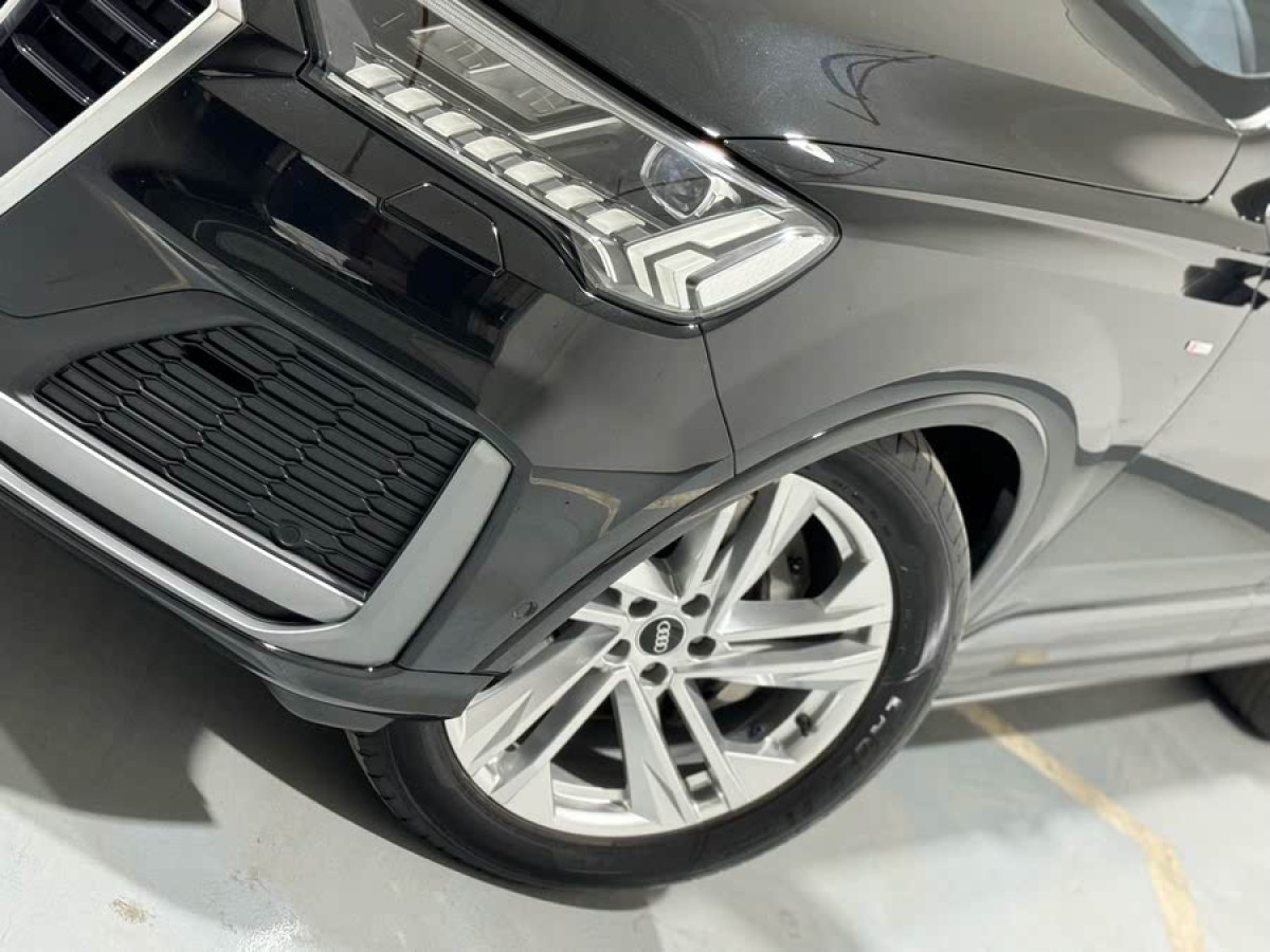 奧迪 奧迪Q7  2024款 45 TFSI quattro S line運(yùn)動(dòng)型圖片