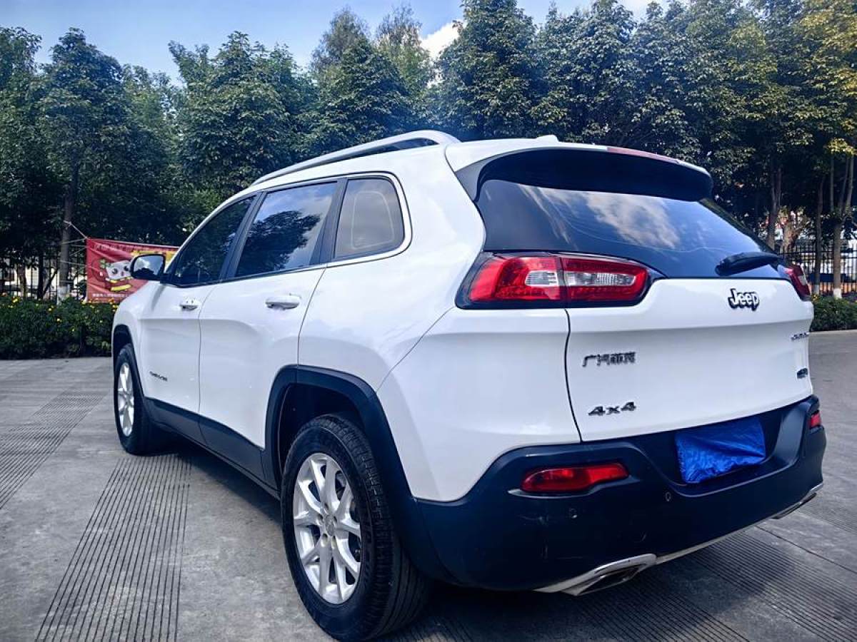 Jeep 自由光  2016款 2.4L 專業(yè)版圖片