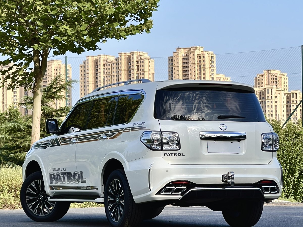 日產(chǎn) 途樂(lè)  2018款 4.0L 鉑金型圖片