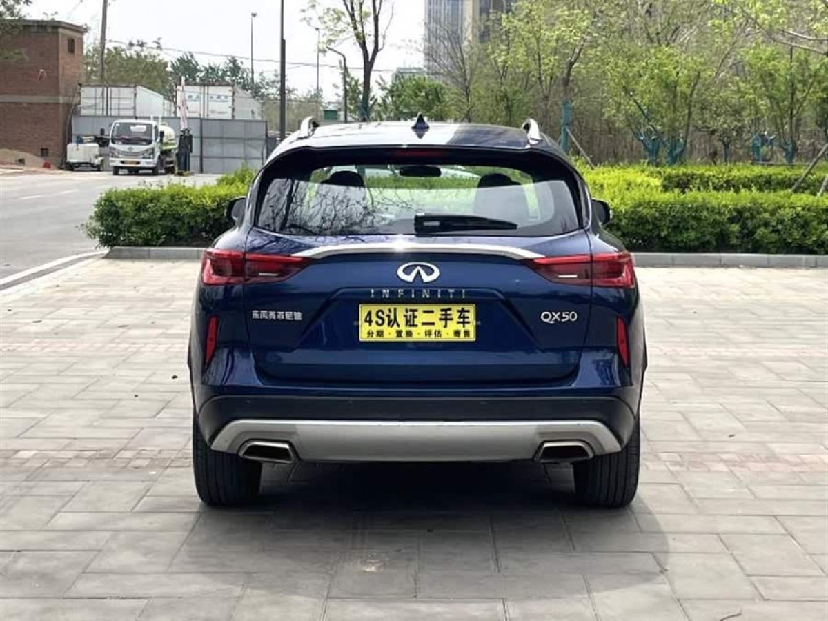 英菲尼迪 QX50  2020款 改款 2.0T 兩驅(qū)菁英版圖片
