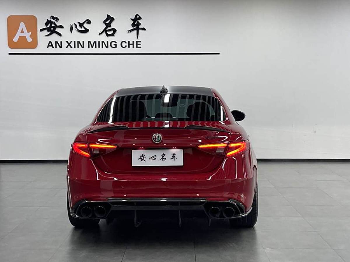 阿尔法·罗密欧 Giulia  2022款 2.0T 280HP Ti 驾控版图片